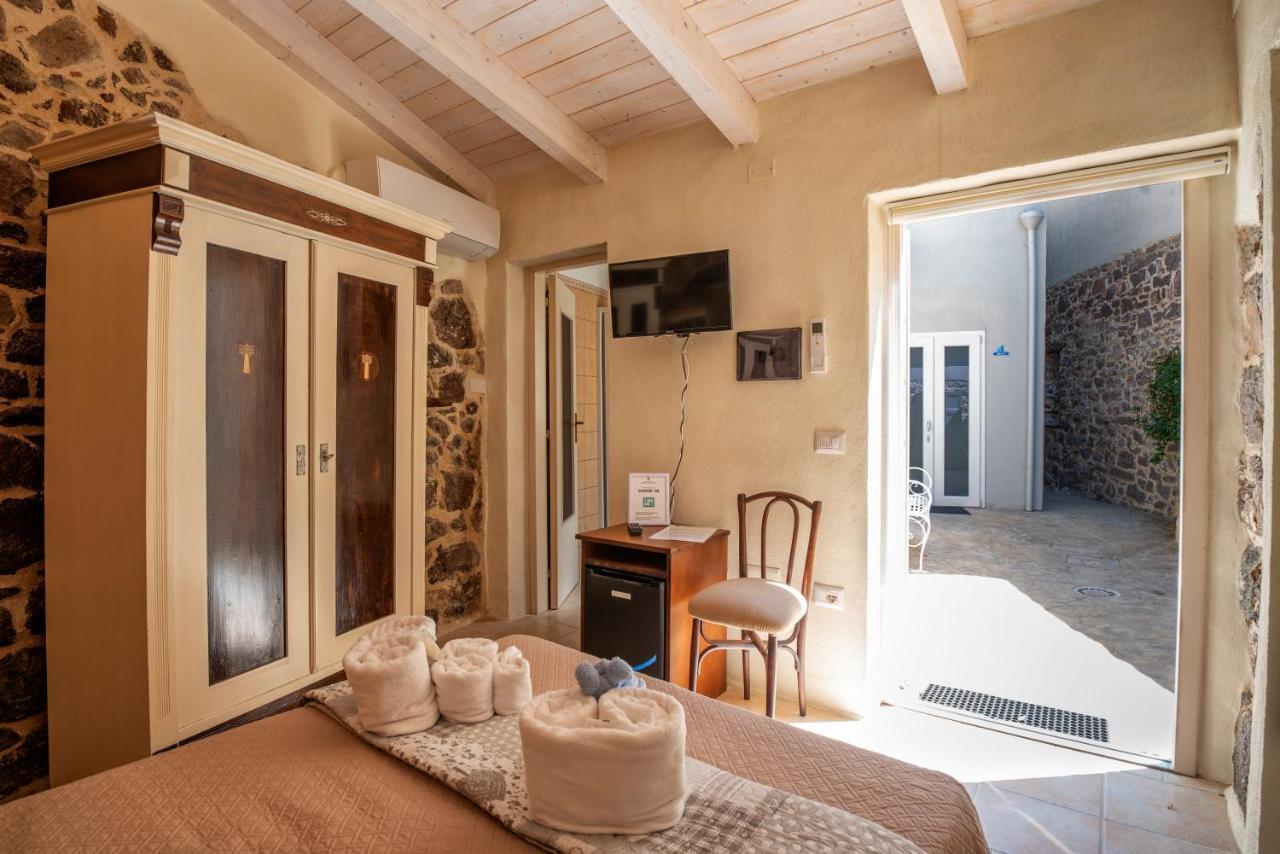 Bed and Breakfast Domo Sa Barra SantʼAntìoco Exterior foto